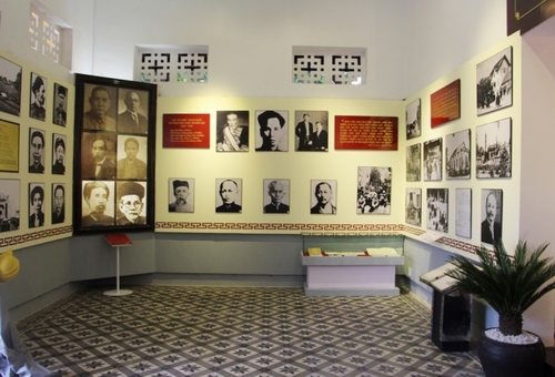 Những hiện vật được lưu giữ trong nhà lưu niệm danh nhân Phan Bội Châu.