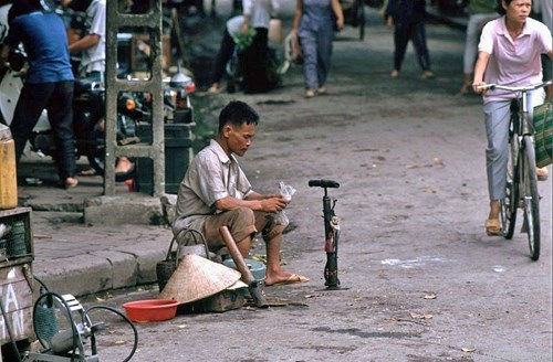Bộ ảnh cực chất về vỉa hè Hà Nội đầu những năm 1990