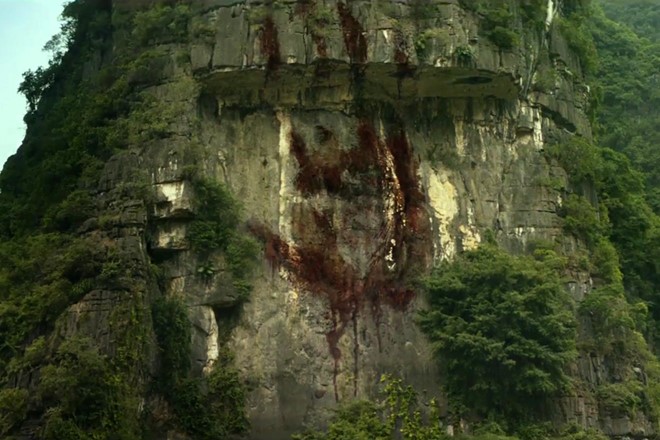 Dấu tay khổng lồ của King Kong trên núi đá Quảng Bình. Ảnh: Cắt từ video.