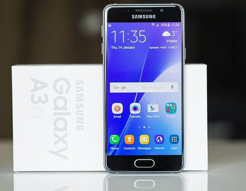 Samsung Galaxy A3 2016 (5,69 triệu đồng)  Galaxy A3 phiên bản 2016 có thiết kế được làm liền mạch từ màn hình, mặt sau đến các cạnh bên tạo sự thích thú khi cầm tay, hai mặt trước sau của máy được bảo vệ bằng kính Gorilla Glass 4. Máy được trang bị màn hình có kích thước 4.7-inch, độ phân giải HD cùng công nghệ Super AMOLED cho góc nhìn rộng rất tốt. Samsung dành cho smartphone này chip Exynos 7578 4 nhân tốc độ CPU 1.5 GHz, RAM 1.5 GB, bộ nhớ trong 16 GB và thẻ nhớ mở rộng tối đa 128 GB.