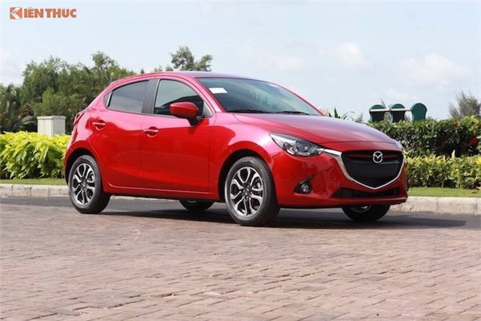 Góp mặt tại thị trường Việt Nam từ năm 2015, tuy nhiên Mazda 2 đã nhanh chóng trở thành một trong những dòng xe được nữ giới ưa chuộng. Vốn có thiết kế theo ngôn ngữ Kodo đầy hấp dẫn, Mazda 2 còn đặc biệt thu hút chị em với gam màu đỏ tươi đầy thời trang.