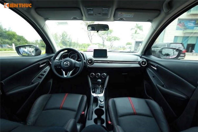 Nội thất của Mazda 2 được bọc da, vô-lăng tích hợp các nút điều khiển đa chức năng, điều hòa tự động, chìa khóa thông minh khởi động bằng nút bấm Start/ Stop... đặc biệt là hệ thống Mazda Connect với cụm nút xoay trung tâm, kết nối trực tiếp với màn hình LCD cảm ứng 7 inch. Hệ thống giải trí gồm CD 6 loa, kết nối AUX, USB, Bluetooth hỗ trợ đàm thoại rảnh tay.