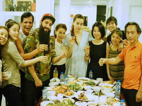 Đạo diễn 'Kong' ăn tối tại nhà riêng của Hồ Ngọc Hà