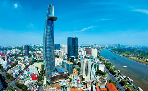 Đứng thứ ba trong danh sách yêu thích của du khách khi đến Việt Nam là TP. Hồ Chí Minh. Thành phố sôi động và lớn nhất Việt Nam chính là nơi tạo nhịp độ phát triển kinh tế và văn hóa cho cả nước. Sài Gòn cũ là tổng hòa của kiến trúc thuộc địa Pháp duyên dáng và những đại lộ rộng lớn, người và xe luôn tấp nập qua lại đến ùn tắc. Taxi là một phương tiện di chuyển để tham quan thành phố rộng lớn này. Bảo tàng Chứng tích chiến tranh thể hiện Chiến tranh Việt Nam qua con mắt của người Việt Nam. Đừng bỏ lỡ cơ hội tham quan Chùa Ngọc Hoàng khi tới đây. Hãy ghé Chợ Bến Thành náo nhiệt để thưởng thức mọi thứ, từ đồ ăn, hoa đến cả món thịt cóc. Tham quan qua Đồng bằng châu thổ Mê Kông, những cánh đồng lúa và nhà thuyền.