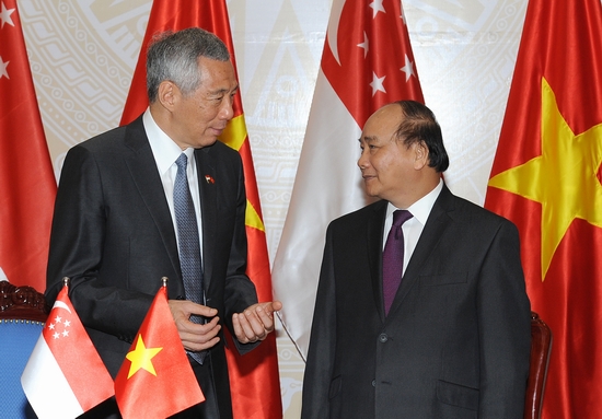 Thủ tướng Nguyễn Xuân Phúc hội đàm với Thủ tướng Lý Hiển Long (Ảnh: VGP)