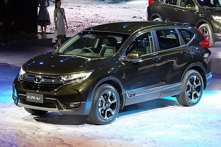 Chiều ngày 24/3/2017 vừa qua, Honda tại Thái Lan đã tổ chức lễ ra mắt chiếc Crossover SUV được trông đợi là CR-V thế hệ thứ 5. Mặc dù thế hệ mới của CR-V đã được bán tại Mỹ từ tháng 12/2016, nhưng lần ra mắt mẫu Honda CR-V 7 chỗ này là lần đầu tiên tại thị trường Đông Nam Á.