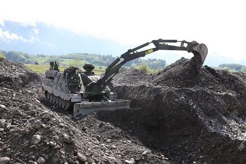 Tổng cộng, lực lượng Quân đội Thụy Sĩ hiện đang sở hữu 42 chiếc xe công binh loại này. Ngoài việc sử dụng để dọn đường, đào hào và xây dựng công sự, chiếc xe này cũng được cho là có khả năng phá mìn và dọn dẹp các loại mìn bộ binh thông thường mà không gặp phải bất cứ khó khăn nào đáng kể. Nguồn ảnh: Rheinm.