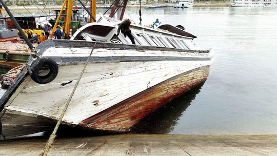 Gặp sự cố, tàu du lịch bị đắm tại Tuần Châu
