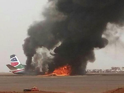 49 người thoát chết trong biển lửa khi máy bay bất ngờ nổ tung