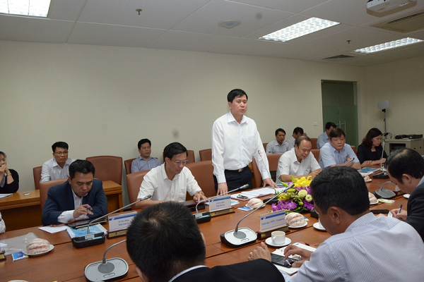 Ông Cầm Ngọc Minh - Phó Bí thư tỉnh, Chủ tịch UBND tỉnh Sơn La đề nghị VNPT tư vấn giúp tỉnh triển khai hệ thống hội nghị truyền hình kết nối từ huyện tới hơn 200 xã trên địa bàn tỉnh.