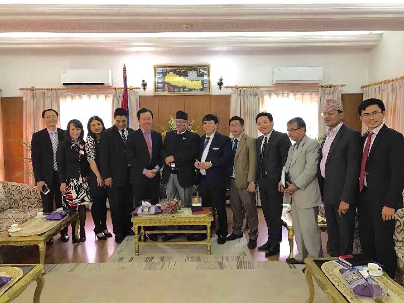 Đoàn công tác VNPT chụp ảnh lưu niệm với Ngài Thủ tướng Nepal