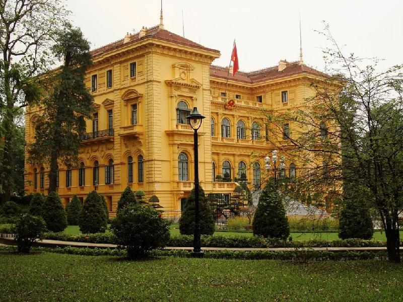 Phủ Chủ tịch ở Hà Nội (Việt Nam) được xây dựng vào năm 1906. Ngày nay, nơi đây chủ yếu được dùng để tiếp đãi khách.