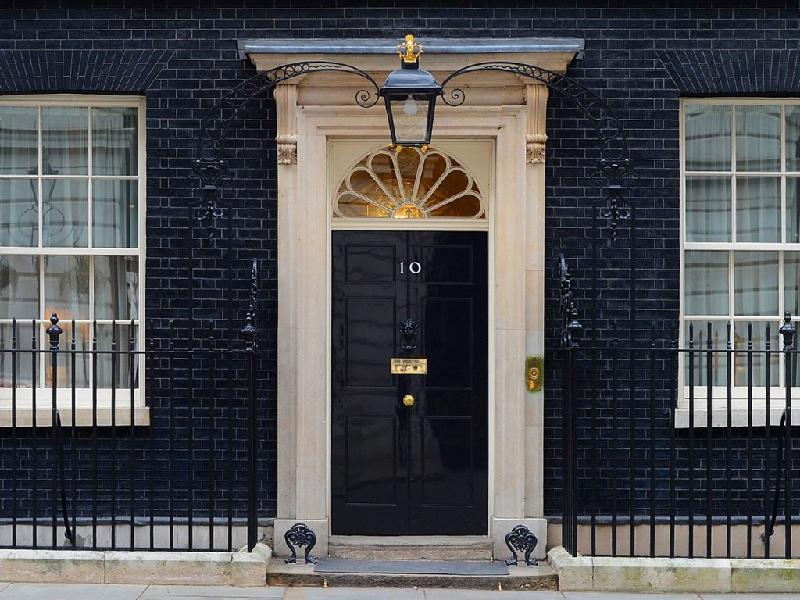 Thủ tướng Anh, bà Theresa May và chồng, đang sống ở số 10 phố Downing, London.