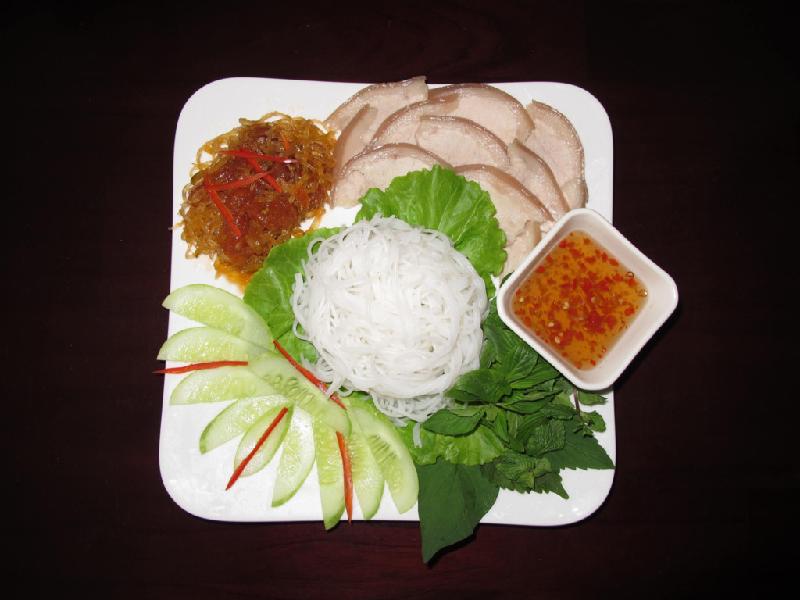 15 mon ngon mien Tay duoc long Thịt cuốn mắm Thái rất phổ biến ở Châu Đốc (An Giang) - xứ sở của món mắm này.Sai Gon hinh anh 9