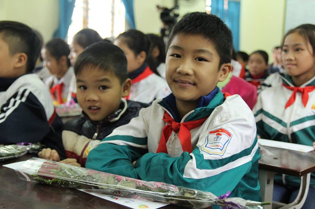 Các em học sinh trong diện nhận học bổng từ chương trình Niềm Tin Việt