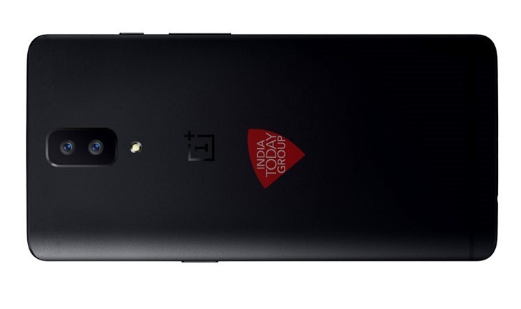 Hình ảnh minh họa OnePlus 5 cho thấy, chiếc smartphone này có thể có màu đen, màu sắc được cho là đặc trưng trên OnePlus 3T gần đây điện thoại thông minh có thể có màu đen, được đặc trưng trên OnePlus 3T gần đây. Các chi tiết thú vị nhất trong kết xuất đồ họa mới nhất của OnePlus 5 là được tích hợp camera kép ở mặt sau.