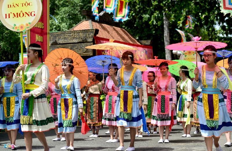 Vào ngày 10/3 âm lịch hàng năm, khu du lịch này đều tổ chức các hoạt động giỗ Tổ như dâng hương, biểu diễn nghệ thuật, rước kiệu, diễu hành biểu trưng cho 54 dân tộc Việt Nam.