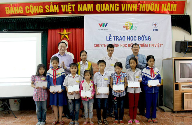 Niềm Tin Việt trao học bổng tại huyện Đức Thọ - Hà Tĩnh