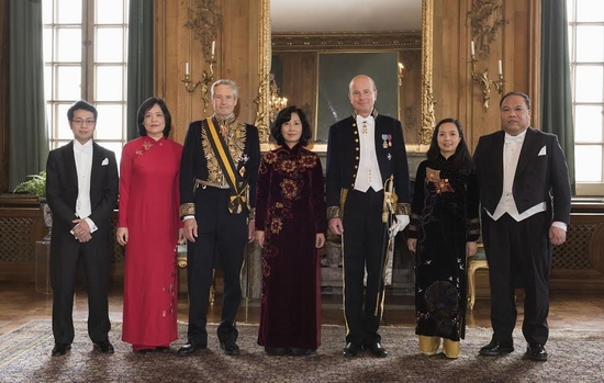 Nữ Đại sứ Việt Nam trình Quốc thư lên Nhà vua Thụy Điển