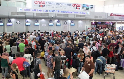 Khách Trung Quốc đến Việt Nam bằng đường không và chi tiêu ngày càng tăng