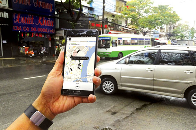 Hà Nội, TP.HCM đề nghị &quot;siết&quot; Uber và Grab vì gây ách tắc giao thông