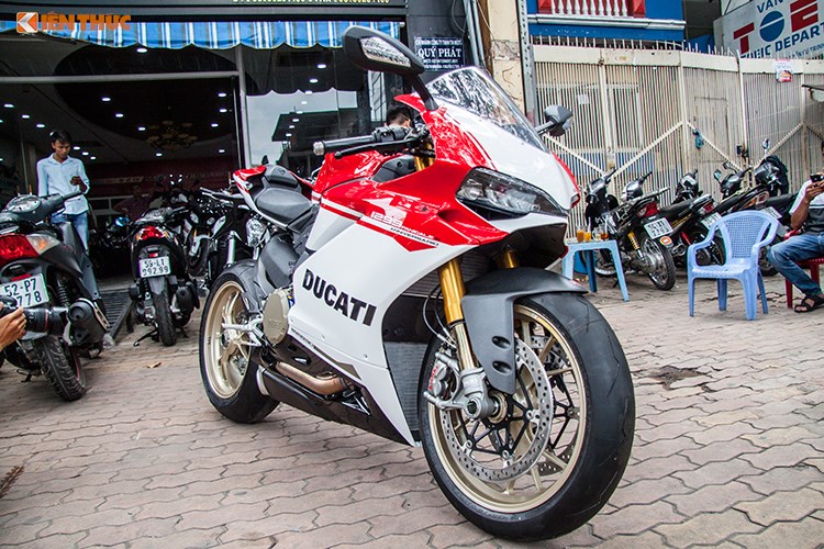 Siêu môtô Ducati 1299 Panigale S phiên bản Anniversario giới hạn chỉ 500 chiếc được sản xuất và phân phối trên toàn thế giới chính thức 