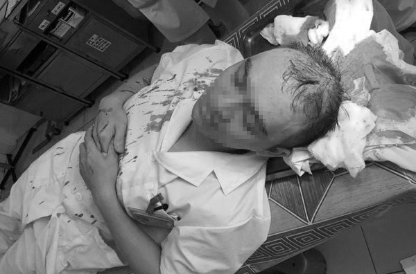 Hà Nội: Bác sĩ bị người nhà bệnh nhân đánh bất tỉnh