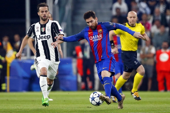 Juventus thắng Barca 3-0 ở trận lượt đi