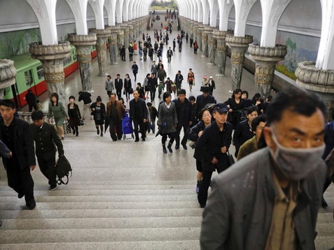 Một ngày trên tàu điện ngầm sâu nhất thế giới của Triều Tiên
