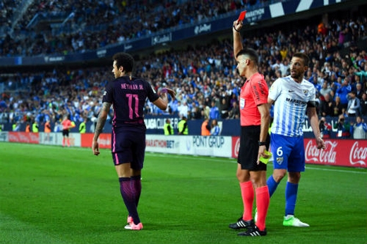 Neymar nhận thẻ đỏ ở trận đấu với Malaga