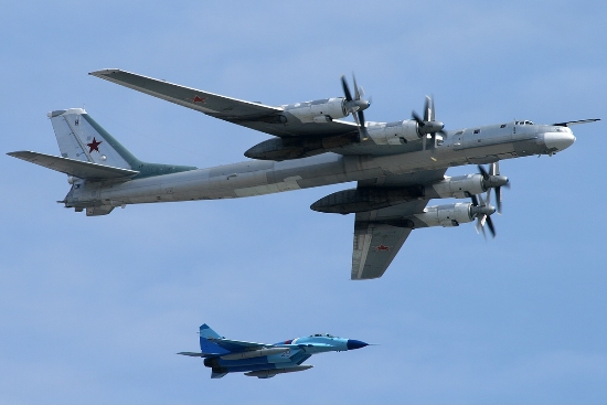 Máy bay ném bom TU-95 của Nga đã 4 đêm liên tiếp áp sát bờ biển Mỹ