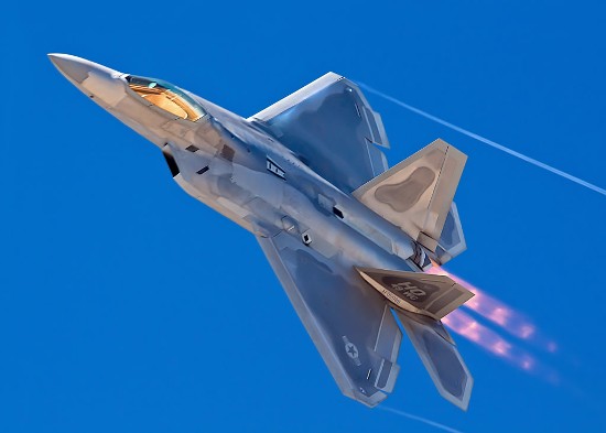 Chiến đấu cơ tàng hình tối tân F-22 của Mỹ