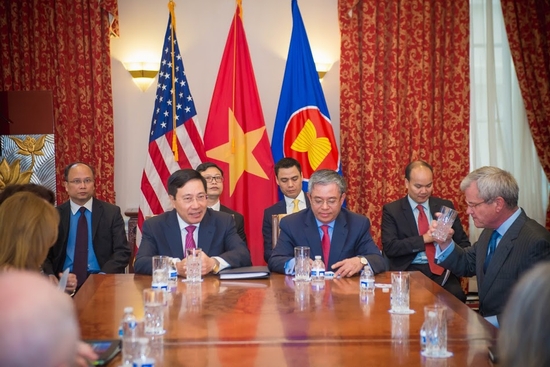 Phó Thủ tướng, Bộ trưởng Bộ Ngoại giao Phạm Bình Minh gặp gỡ Ban lãnh đạo Hội đồng Thương mại Mỹ