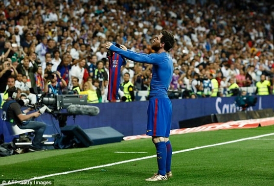 Pha ăn mừng độc đáo của Messi tại Bernabeu sau khi đánh bại Real Madrid