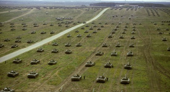 Quân Nga ồ ạt tiến vào láng giềng, NATO hốt hoảng