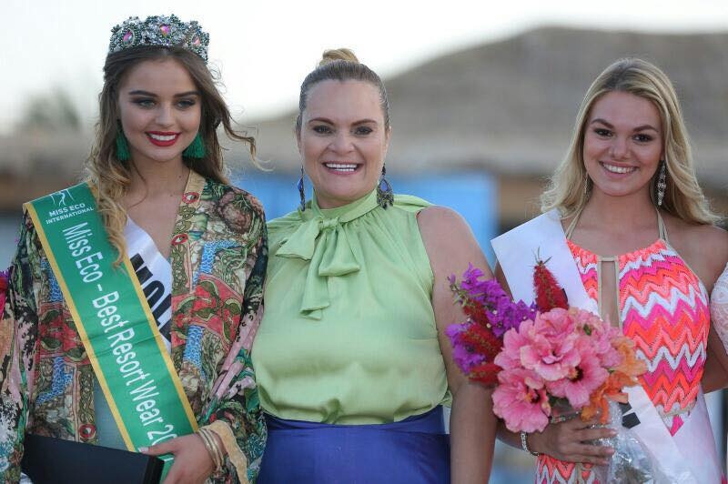 Hoa hậu Moldova (trái) là người chiến thắng phần thi này. Đại diện Bỉ (phải) xếp vị trí thứ 2. (Ảnh: Miss Eco International 2017)