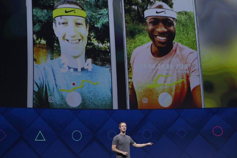 Mark Zuckerberg trình diễn nền tảng Facebook Camera Effects tại F8, nền tảng cho phép các nhà phát triển thực hiện các ứng dụng AR như Nike (ứng dụng cho phép bạn chia sẻ thời gian chạy với bạn bè).