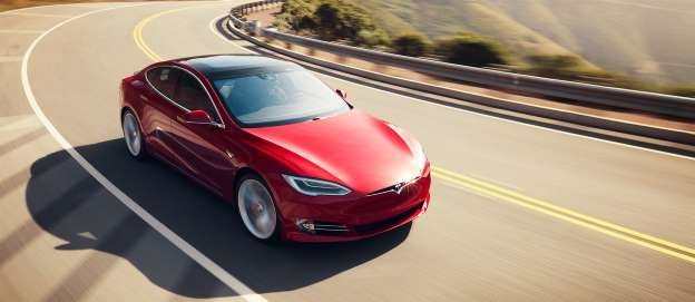 Tesla Model S được xếp vào danh sách các mẫu xe sang tốt nhất hiện nay. Phiên bản dẫn động 2 cầu có ký hiệu 