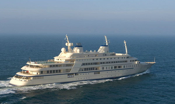 Al Said (300 triệu USD): Thuộc sở hữu của Lürssen Yachts và được đặt tên theo vua của Orman, Qaboos Bin Said Al Said. Bên trong nó là một phòng hòa nhạc lớn đủ để chứa một dàn nhạc 50 thành viên. Sức chứa của AI Said vào khoảng 224 người. 
