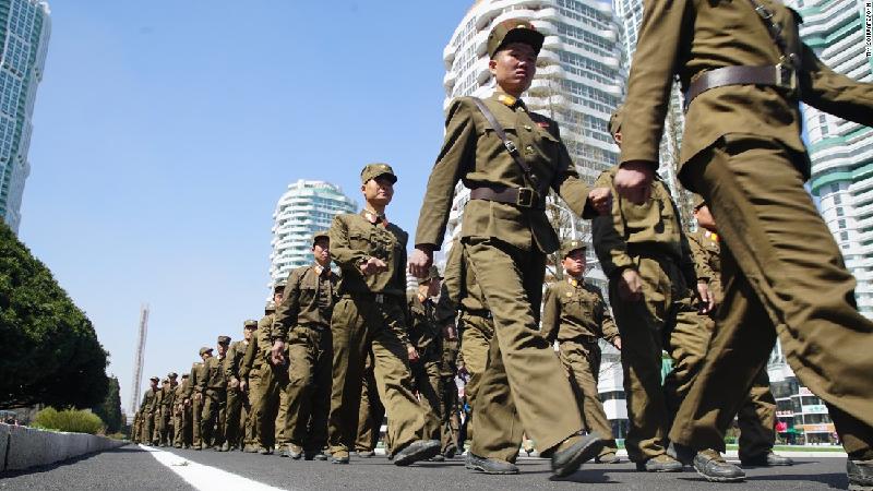 Binh lính Triều Tiên tham dự lễ khai mạc.