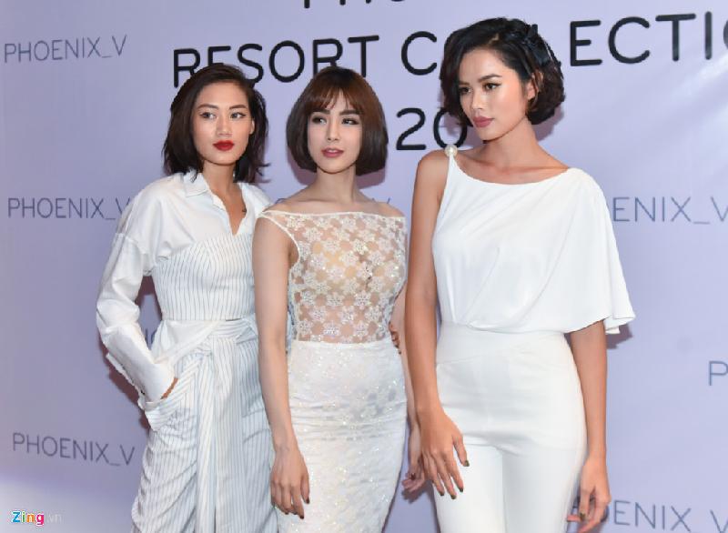 Diệp Lâm Anh đi cùng hai bạn thân - Trần Hiền và stylist Pông Chuẩn. Cả ba đều trưởng thành từ cuộc thi Vietnam's Next Top Model nhưng hiện chỉ có Trần Hiền theo đuổi sự nghiệp người mẫu. 
