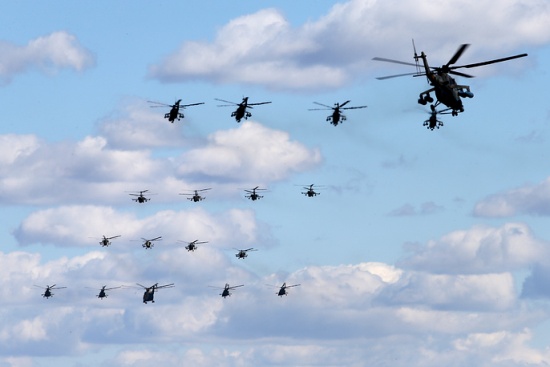 Trực thăng Kamov Ka-52 Alligator, trực thăng vận tải hạng nặng Mil Mi-26, và trực thăng đa năng Mil Mi-8.