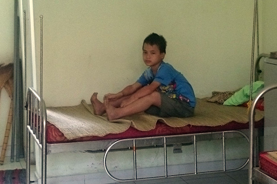 Bé trai 10 tuổi ở Thái Nguyên đi lạc, đói lả sát biên giới Campuchia?