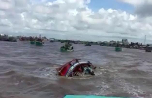 An toàn du lịch trên sông, biển: Thắt chặt sử dụng tàu cá để chở người