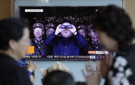 Chủ tịch Kim Jong Un không giấu nổi sự vui mừng trước vụ thử tên lửa thành công mới nhất