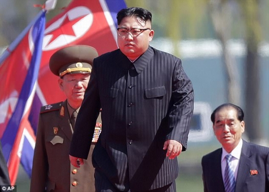 Triều Tiên cũng thể hiện một lập trường quyết không lùi bước trong vấn đề hạt nhân, tên lửa