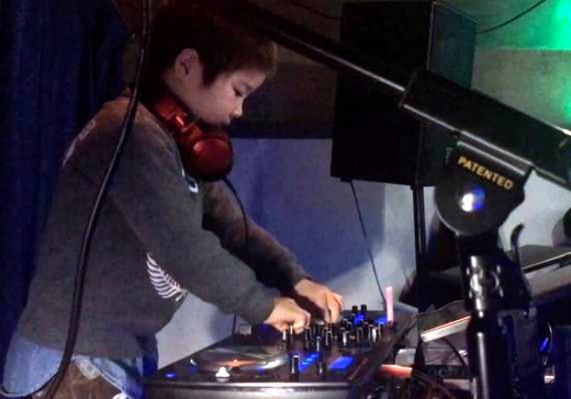 Bé 6 tuổi trở thành DJ nhỏ tuổi nhất thế giới