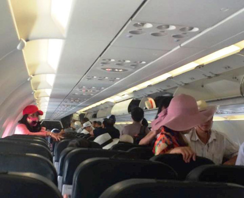 Cấm sử dụng sạc pin điện thoại dự phòng trên máy bay