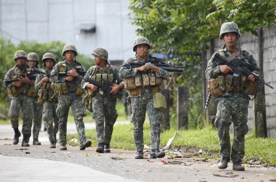 Ra tối hậu thư sắc lạnh, quân đội Philippines sắp quyết chiến