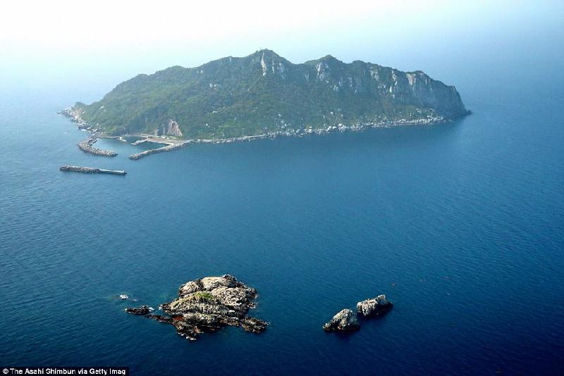 Hiện tại, hòn đảo Okinoshima chỉ có một người sinh sống.